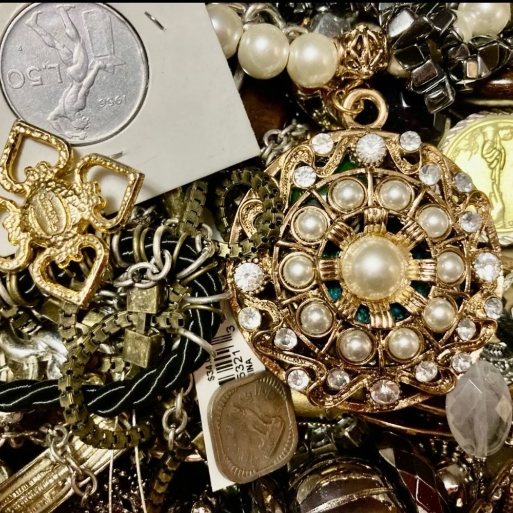 4 lbs Vtg mod jewelry lot~ necklaces, earrings, bracelets broaches & more
